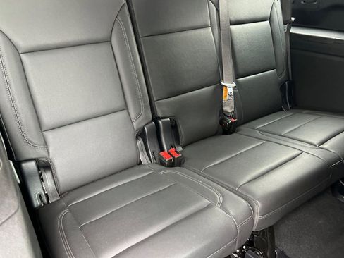 Used 2025 Chevrolet Suburban LT w/ Comfort Package image 18