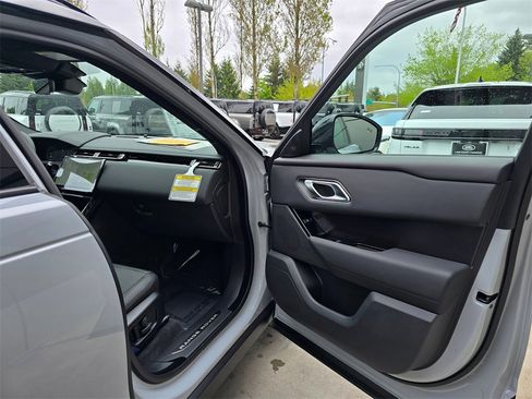 New 2026 Land Rover Range Rover Velar Dynamic SE image 31