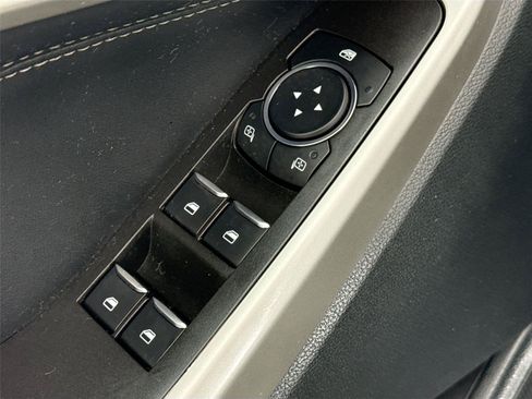 Used 2023 Ford Explorer XLT AWD/4WD image 25
