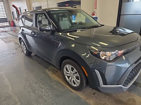 Used 2023 Kia Soul LX FWD image 2