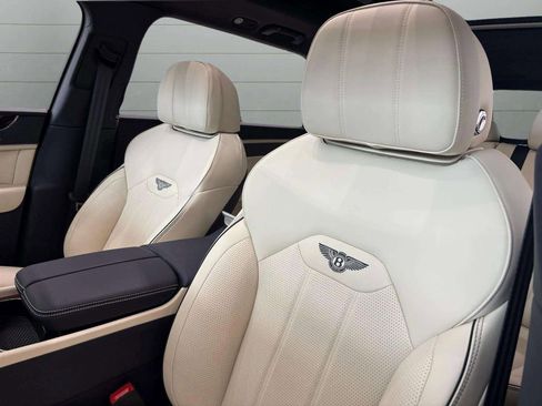 Used 2024 Bentley Bentayga Extended Wheelbase image 27