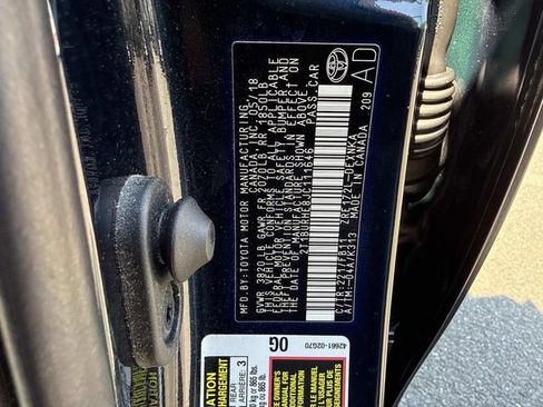 Used 2018 Toyota Corolla LE FWD image 29