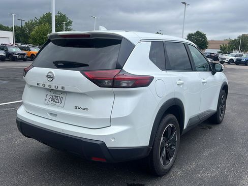 Used 2024 Nissan Rogue SV AWD/4WD image 6