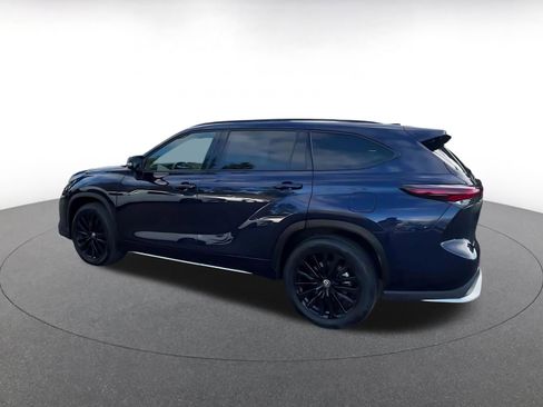 Used 2025 Toyota Highlander XSE image 9