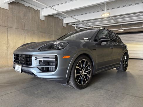 Certified 2026 Porsche Cayenne Turbo AWD/4WD image 1