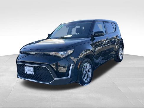 Used 2023 Kia Soul LX w/ LX Technology Package image 2