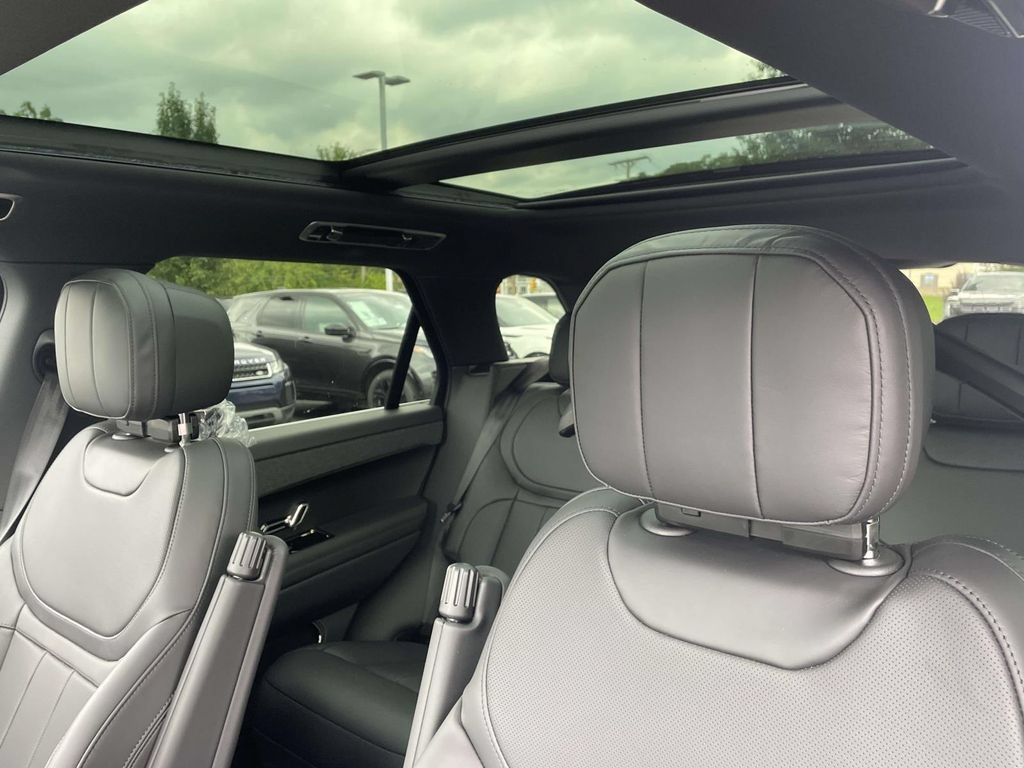 New 2026 Land Rover Range Rover Sport Dynamic SE AWD/4WD image 14