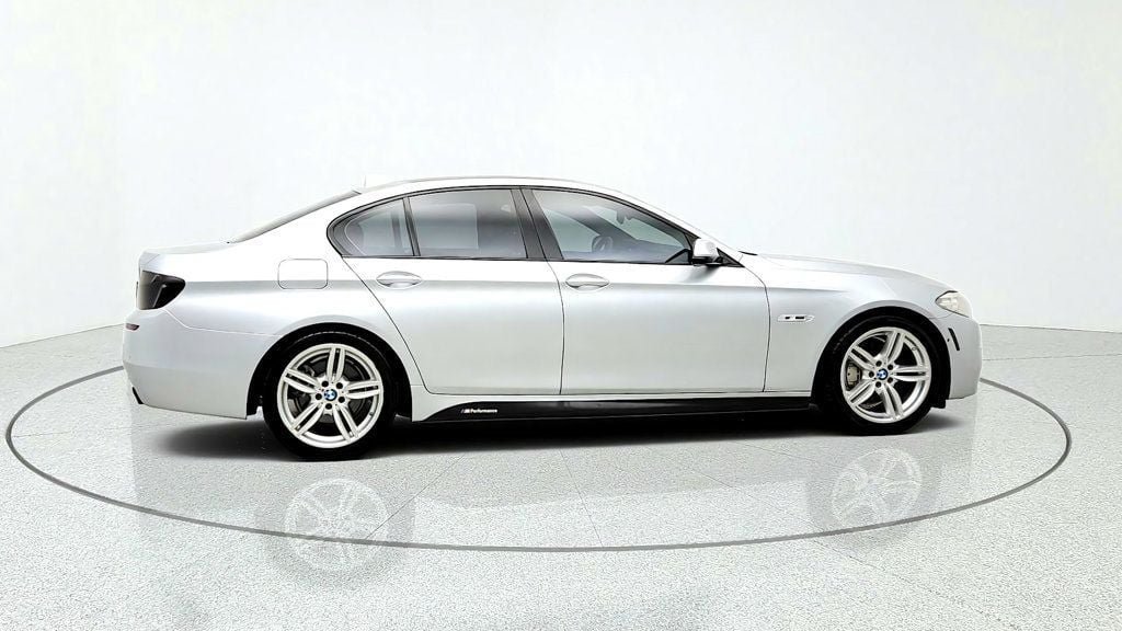 Used 2016 BMW 550i Sedan RWD image 4