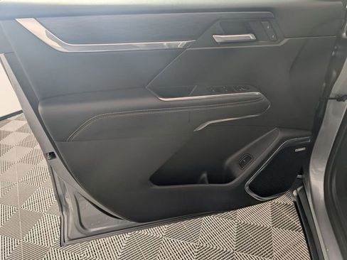 Used 2025 GMC Acadia Elevation image 10