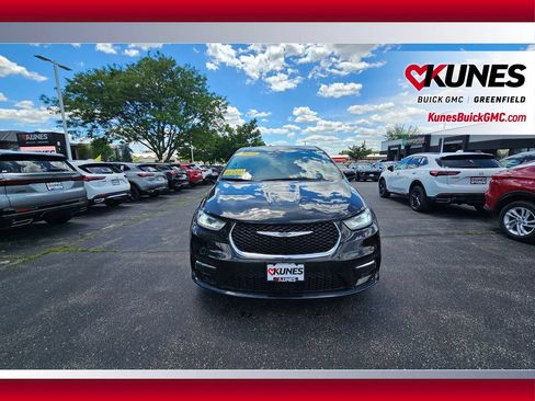 Used 2023 Chrysler Pacifica Touring-L FWD image 12
