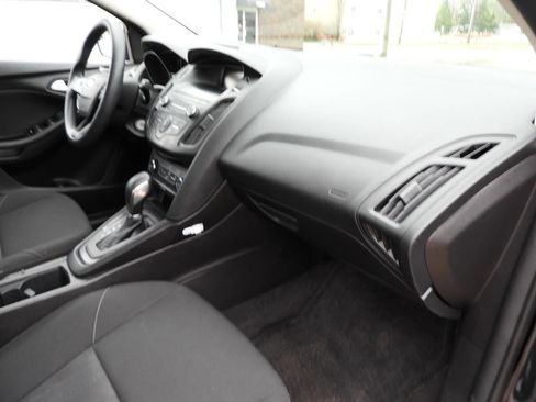 Used 2018 Ford Focus SE FWD image 31