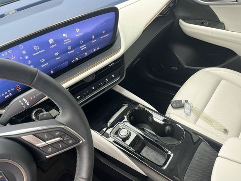 Certified 2025 Buick Envision Avenir AWD/4WD image 17