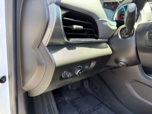Used 2019 Chevrolet Traverse Premier w/ Driver Confidence II Package FWD image 27