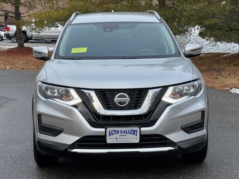 Used 2019 Nissan Rogue SV image 2