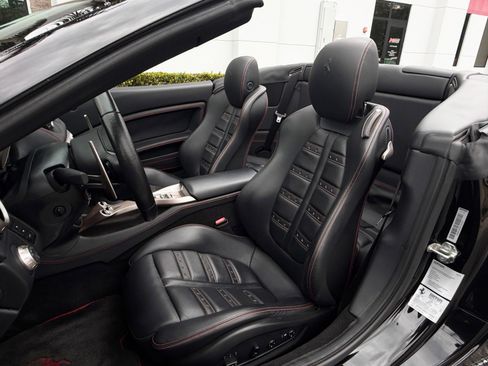 Used 2013 Ferrari California image 39