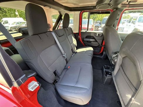 Used 2023 Jeep Wrangler Unlimited Sahara AWD/4WD image 10