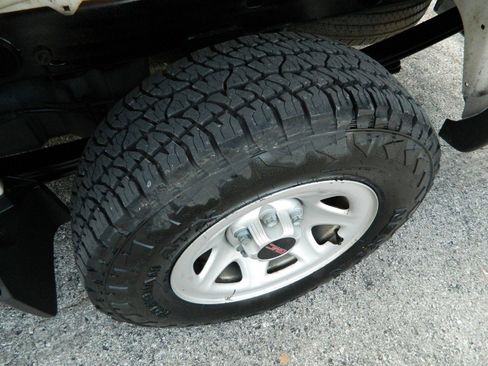 Used 2016 GMC Sierra 1500 2WD Regular Cab image 11