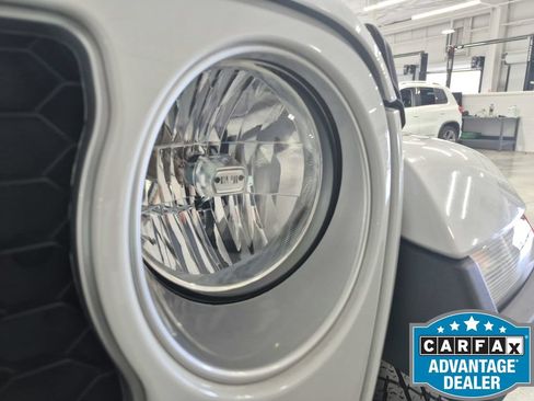 Used 2023 Jeep Gladiator Overland w/ Popular Equipment Package AWD/4WD image 13