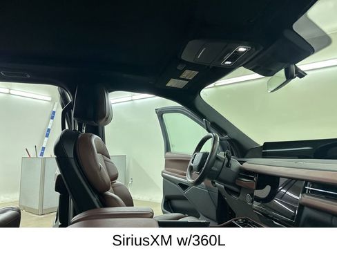 Used 2025 Lincoln Navigator Reserve AWD/4WD image 16