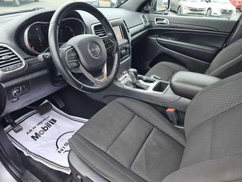 Used 2021 Jeep Grand Cherokee Laredo image 32