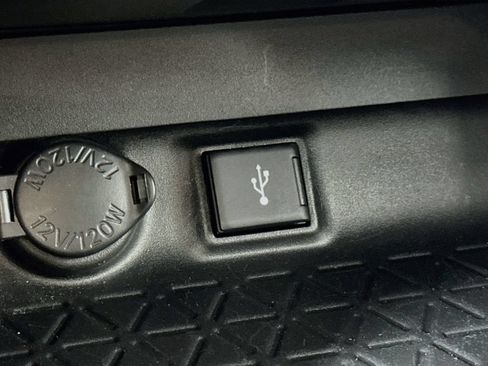 Used 2021 Toyota RAV4 LE AWD/4WD image 16
