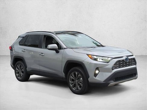 Used 2022 Toyota RAV4 Limited AWD/4WD image 3