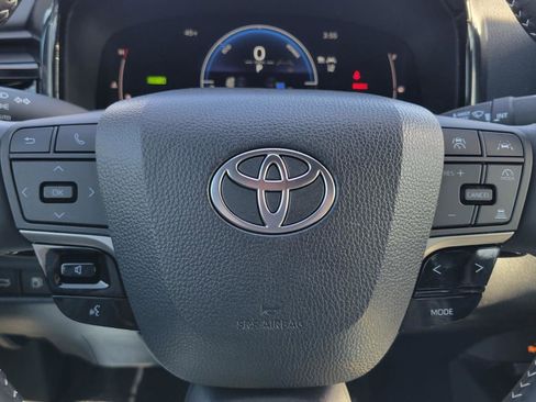 Used 2025 Toyota Camry SE image 20