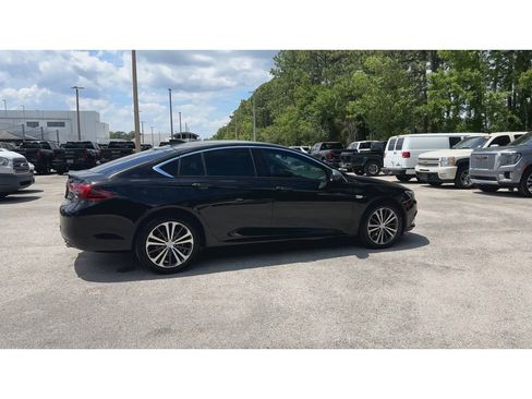 Used 2018 Buick Regal Essence FWD image 9
