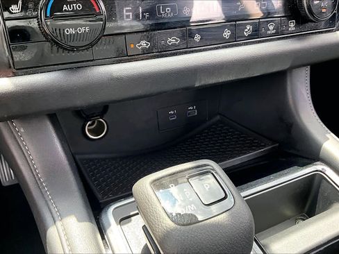 Used 2025 Nissan Pathfinder SV FWD image 31