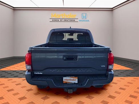 Used 2019 Toyota Tacoma TRD Sport image 4