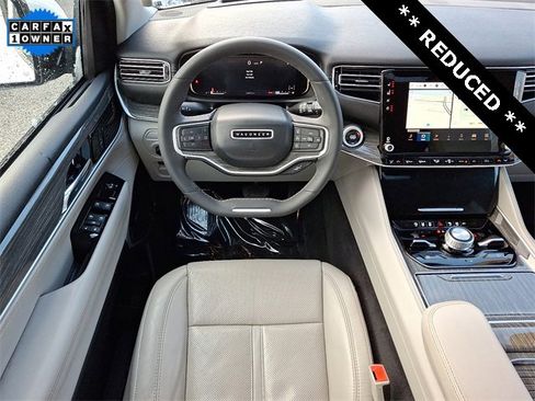 Used 2022 Jeep Wagoneer Series III w/ Premium Group I image 15