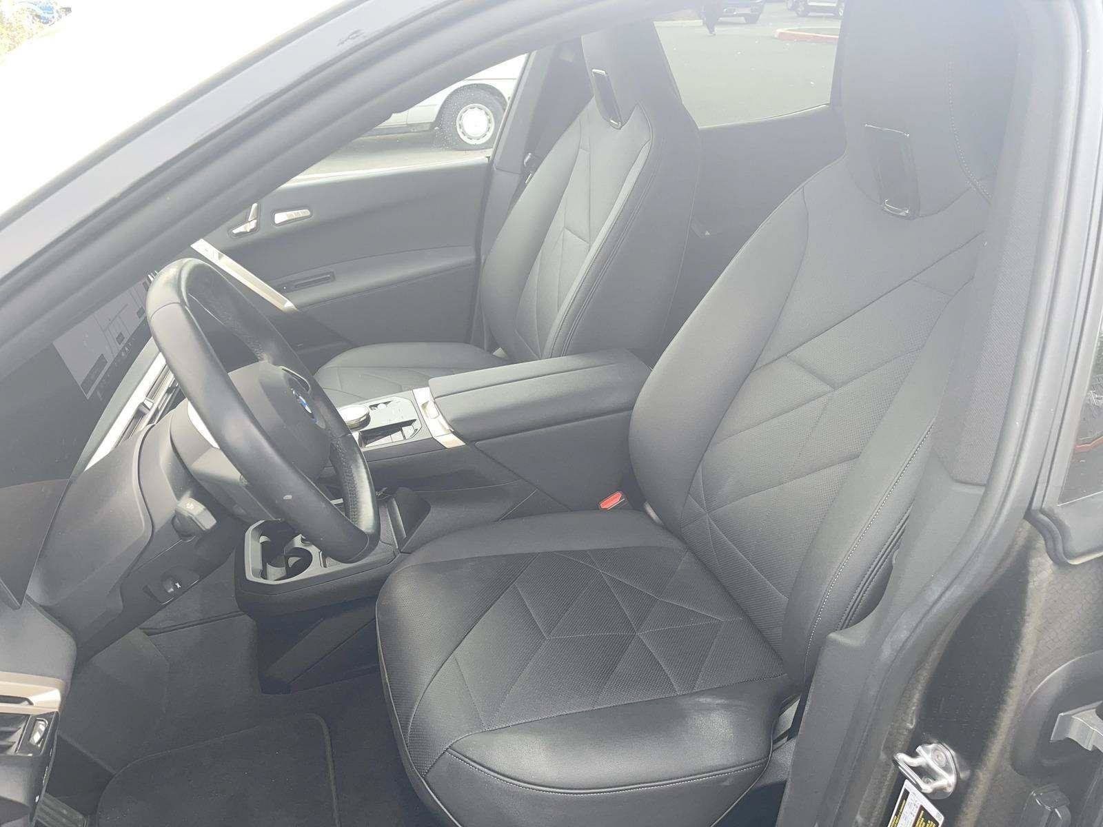 Used 2024 BMW iX xDrive50 w/ Premium Package AWD/4WD image 6
