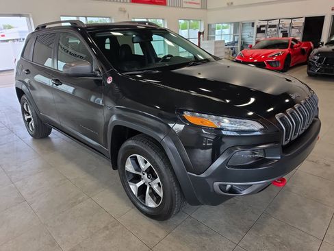 Used 2016 Jeep Cherokee Trailhawk AWD/4WD image 6
