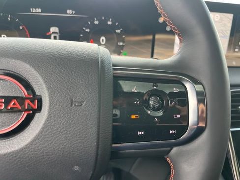 Used 2025 Nissan Armada PRO-4X w/ Pro-4X Premium Package AWD/4WD image 19