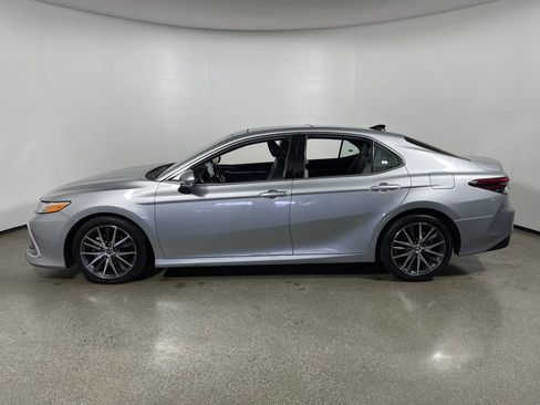 Certified 2022 Toyota Camry XLE image 6