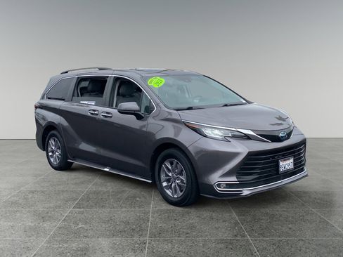 Used 2023 Toyota Sienna XLE FWD image 7