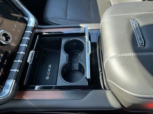 Used 2025 GMC Yukon XL Denali AWD/4WD image 25