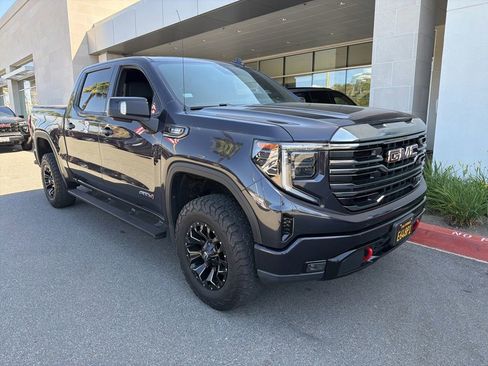 Used 2022 GMC Sierra 1500 AT4 w/ AT4 Preferred Package AWD/4WD image 8