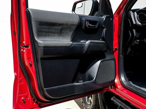 Used 2021 Toyota Tacoma TRD Off-Road image 44