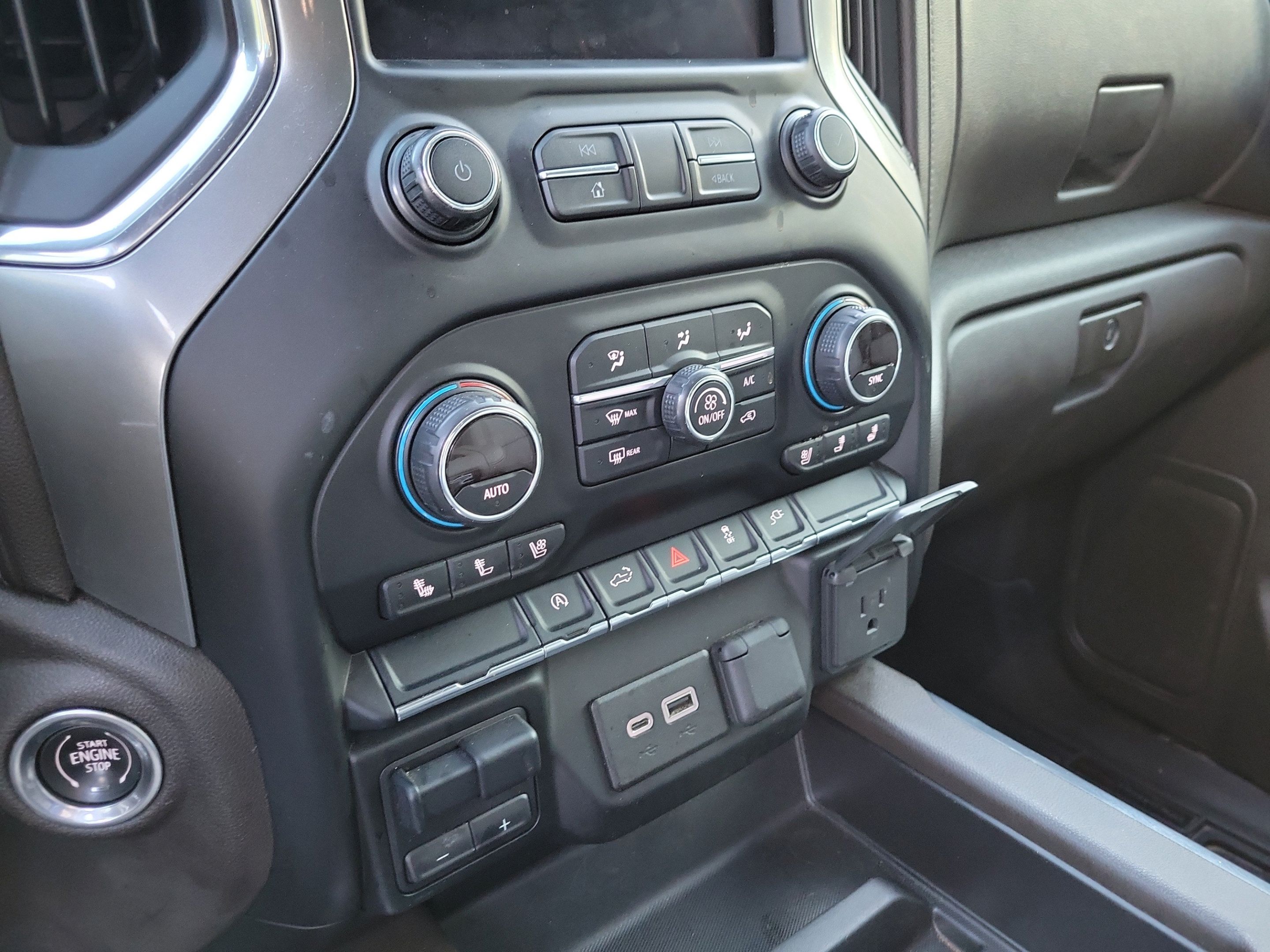 Used 2019 Chevrolet Silverado 1500 LTZ w/ LTZ Convenience Package AWD/4WD image 17