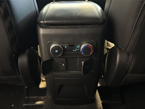 Used 2022 Ford Explorer XLT w/ Equipment Group 202A AWD/4WD image 26