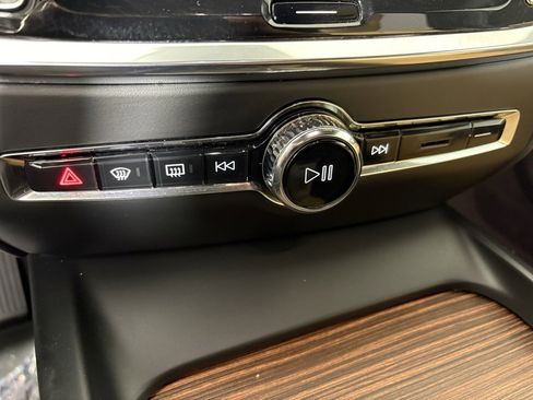 Used 2020 Volvo S60 T5 Inscription image 29