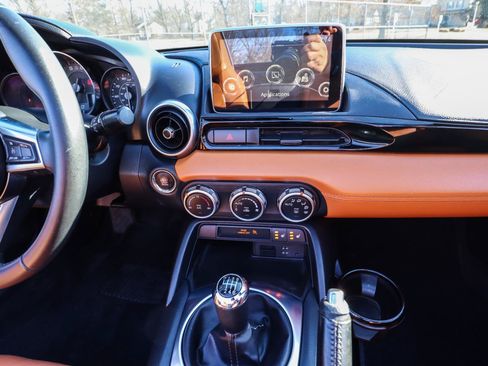 Used 2017 FIAT 124 Spider Lusso RWD image 28