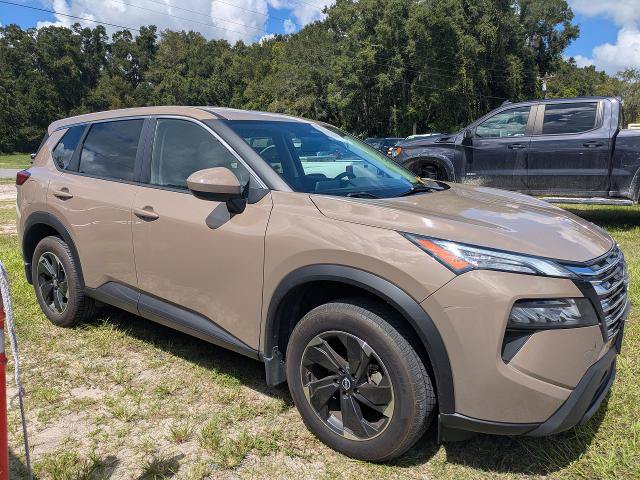 Used 2025 Nissan Rogue SV AWD/4WD image 2