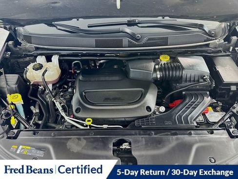 Used 2025 Chrysler Pacifica Select image 28