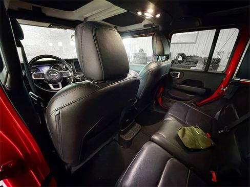 Used 2021 Jeep Wrangler Unlimited Sahara image 9