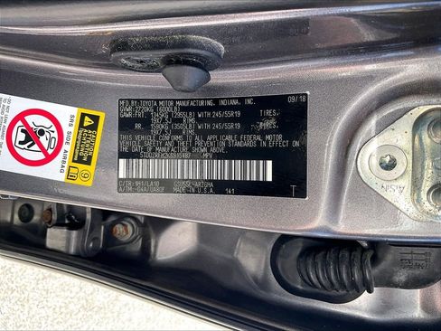 Used 2019 Toyota Highlander Limited Platinum AWD/4WD image 34