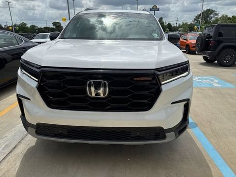 Used 2025 Honda Pilot TrailSport image 6