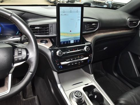 Used 2023 Ford Explorer Platinum w/ Technology Package RWD image 28