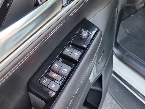 Used 2023 Jeep Wagoneer Series II w/ Premium Group I image 17